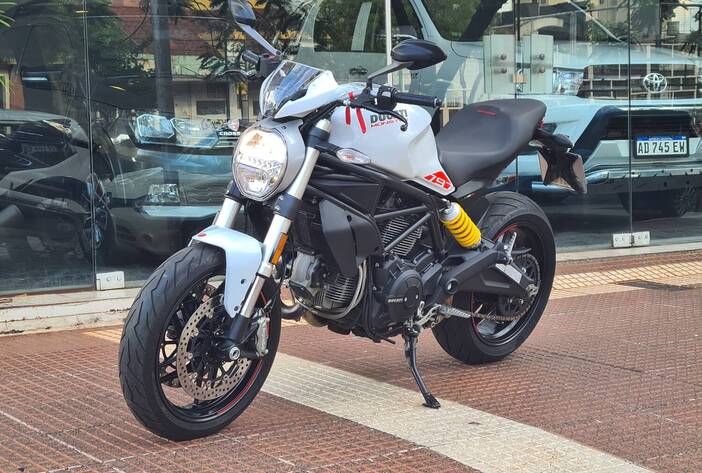 DucatiMonster-CARMAKautosusadosmisiones2