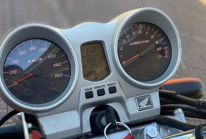 hondacbx-motosusadas-carmakposadasmisiones9