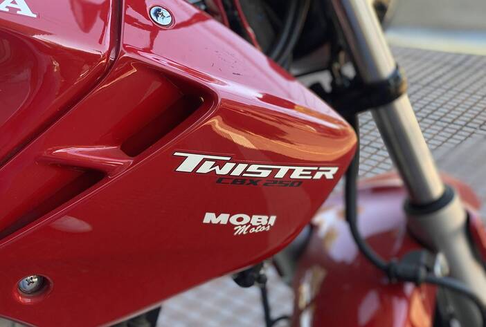 hondacbx-motosusadas-carmakposadasmisiones11