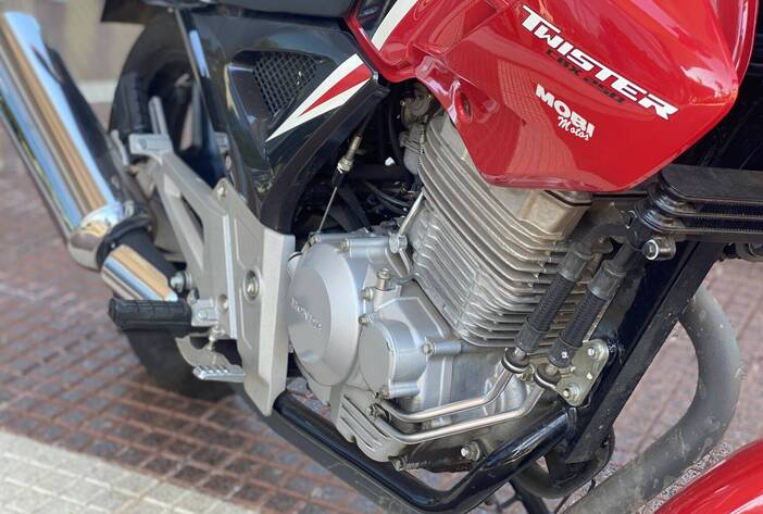 hondacbx-motosusadas-carmakposadasmisiones14