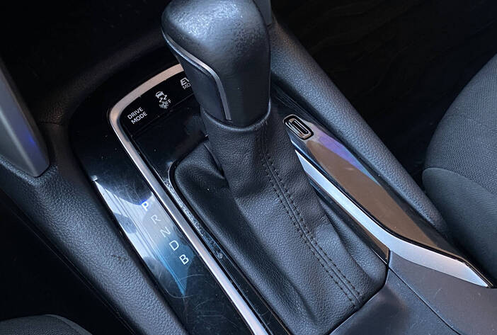 toyotacorollacrosshibrido-camionetasusadas-carmakposadasmisiones16