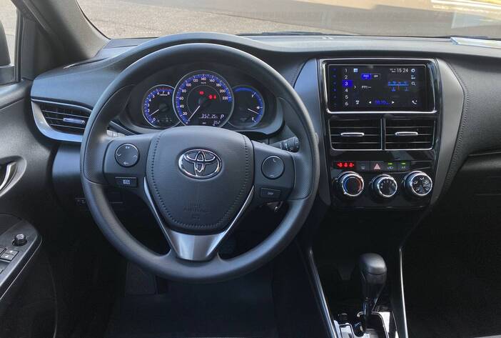 toyotayarisxs-autosusados-carmakposadasmisiones17