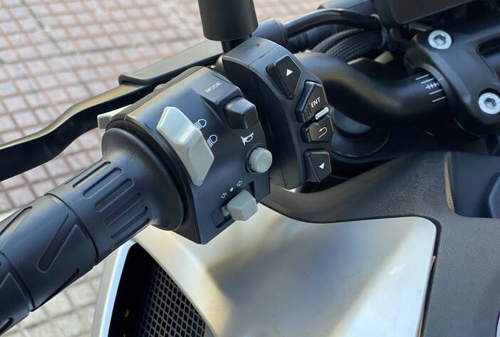 cfmoto300nk-motosusadas-carmakposadasmisiones7