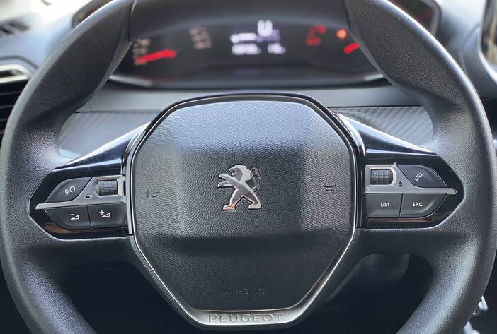 PEUGEOT208-AUTOSUSADOS-CARMAKPOSADASMSIIONES15