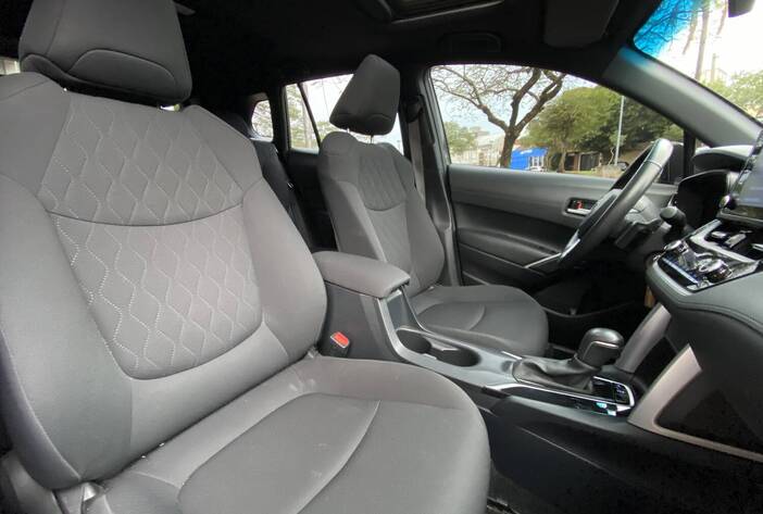 ToyotaCorollacross-camionetasusadas-carmakposadasmisiones13