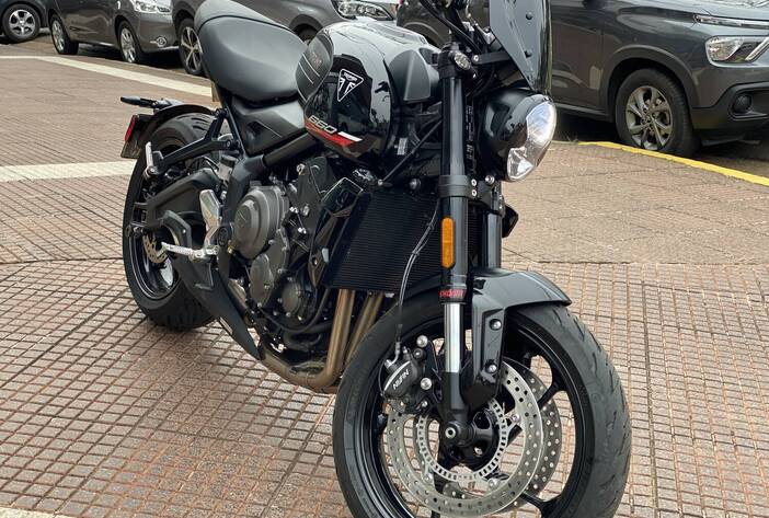 TRIUMPHTRIDENT660-MOTOSUSADAS-CARMAKPOSADASMISIONES6