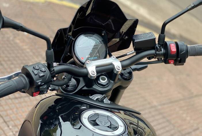 TRIUMPHTRIDENT660-MOTOSUSADAS-CARMAKPOSADASMISIONES15