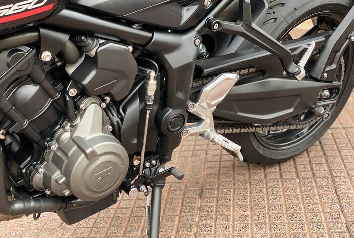 TRIUMPHTRIDENT660-MOTOSUSADAS-CARMAKPOSADASMISIONES18