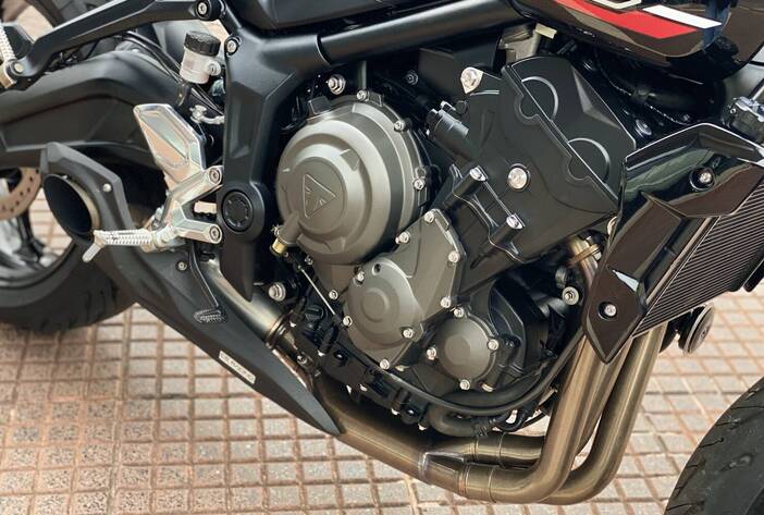 TRIUMPHTRIDENT660-MOTOSUSADAS-CARMAKPOSADASMISIONES20