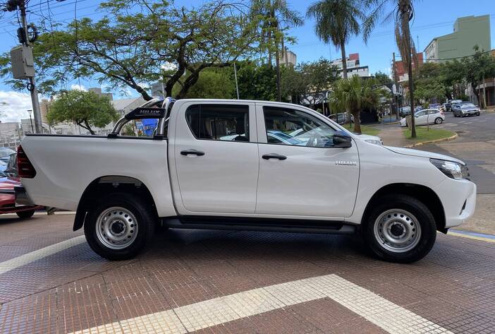 toyotahilux-Camionetasusadas-posadasmisiones6